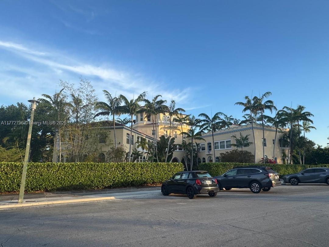 Rental Property at 421 Grand Concourse 4, Miami Shores, Miami-Dade County, Florida - Bedrooms: 2 
Bathrooms: 1  - $2,450 MO.