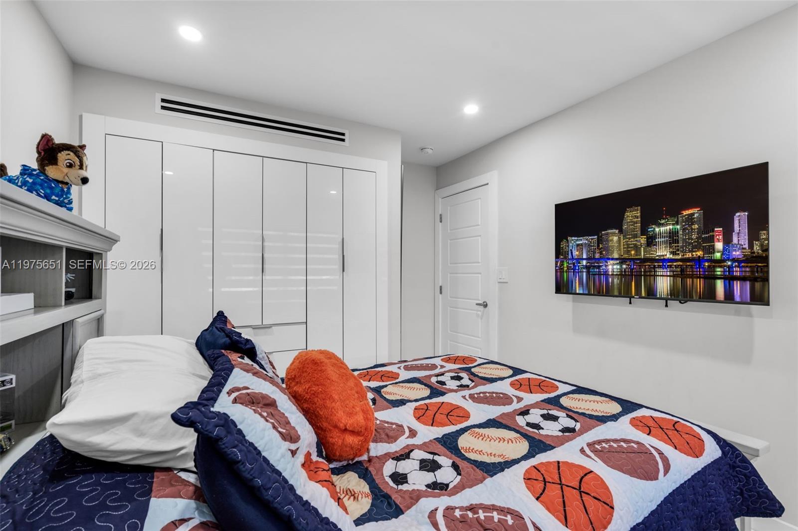 VENETIAN GARDENS AT COUNT - Residential