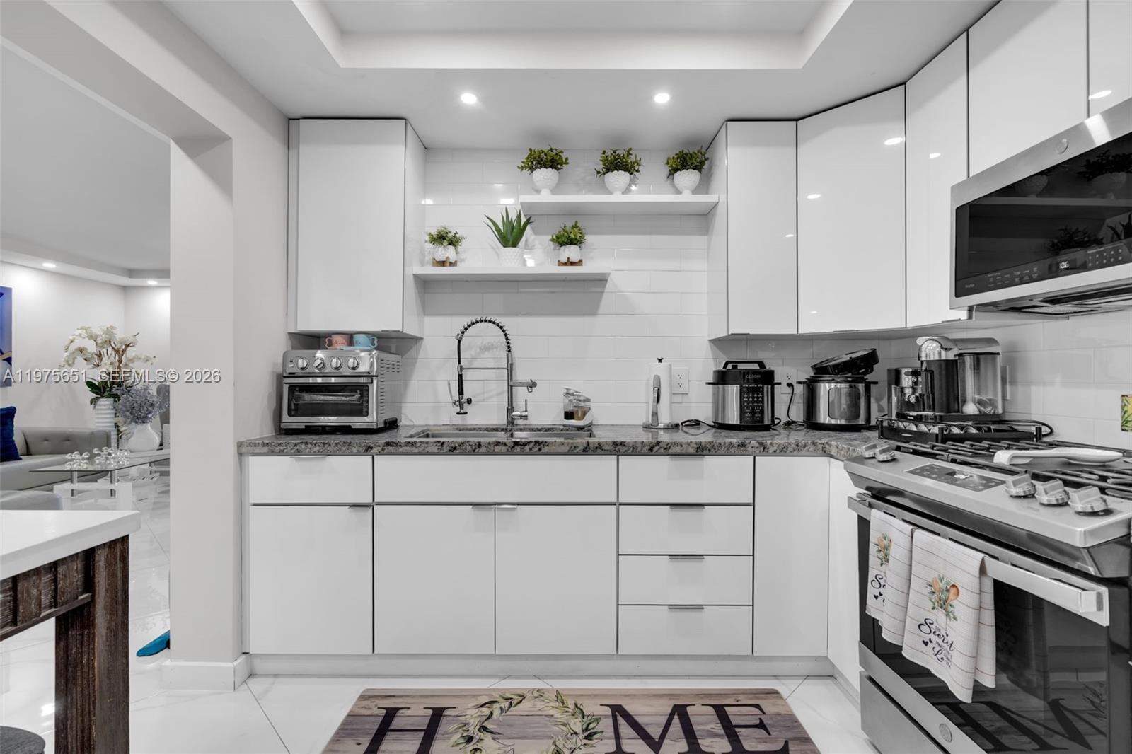 VENETIAN GARDENS AT COUNT - Residential