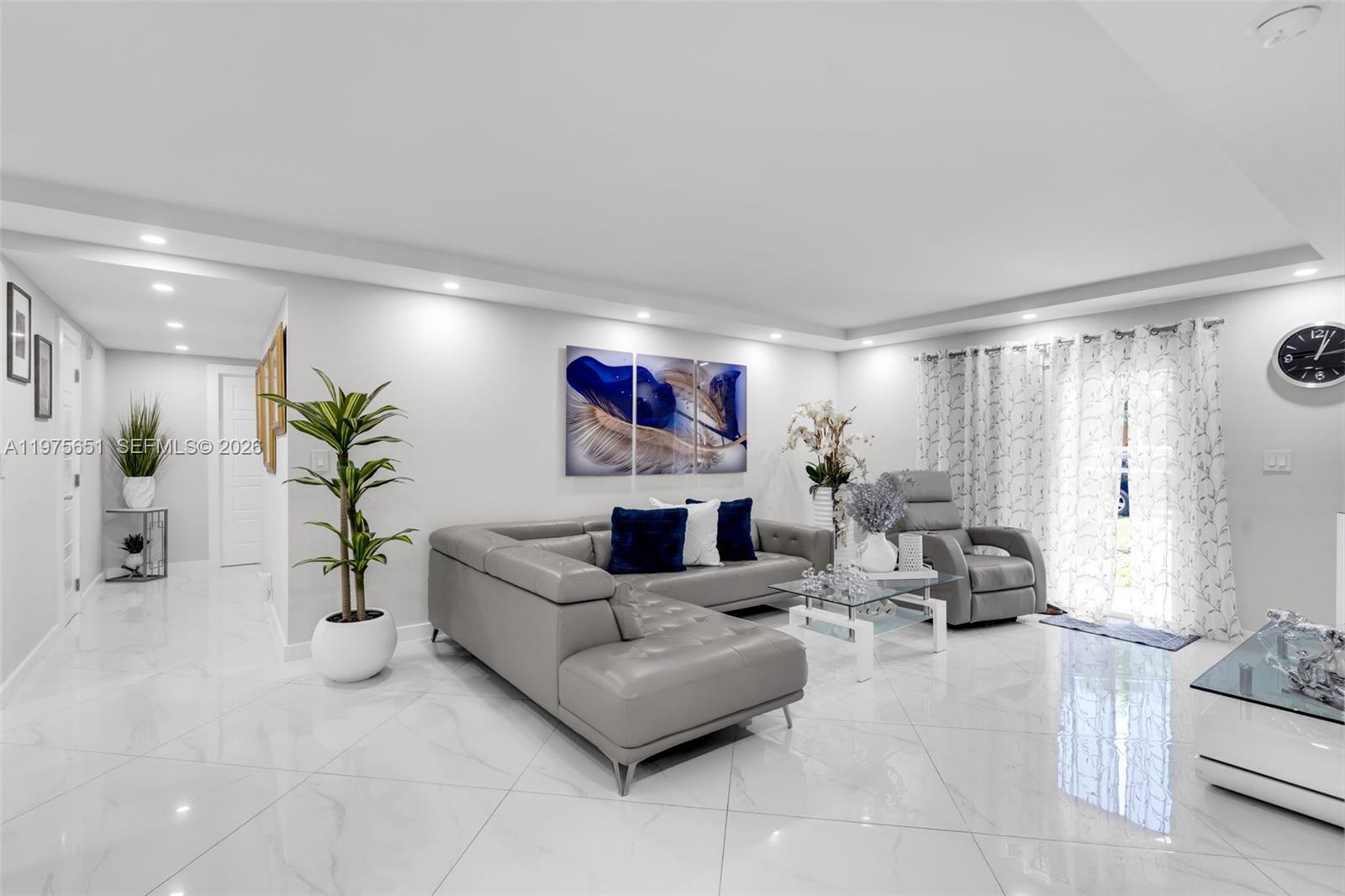 VENETIAN GARDENS AT COUNT - Residential