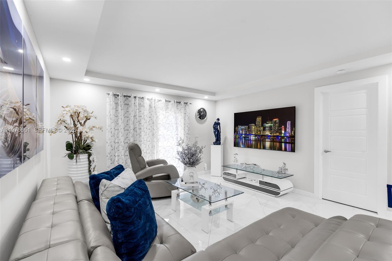 VENETIAN GARDENS AT COUNT - Residential