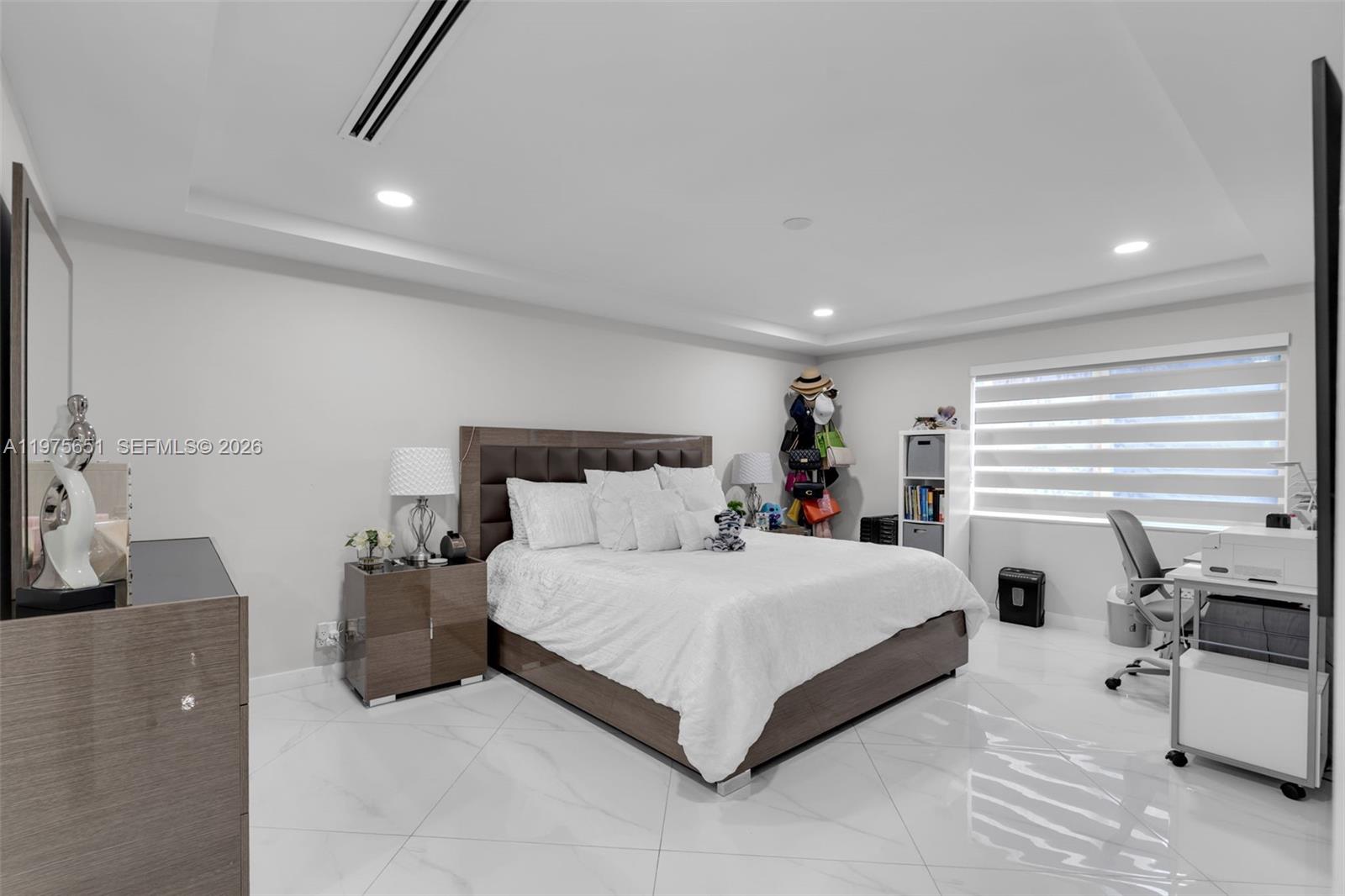 VENETIAN GARDENS AT COUNT - Residential