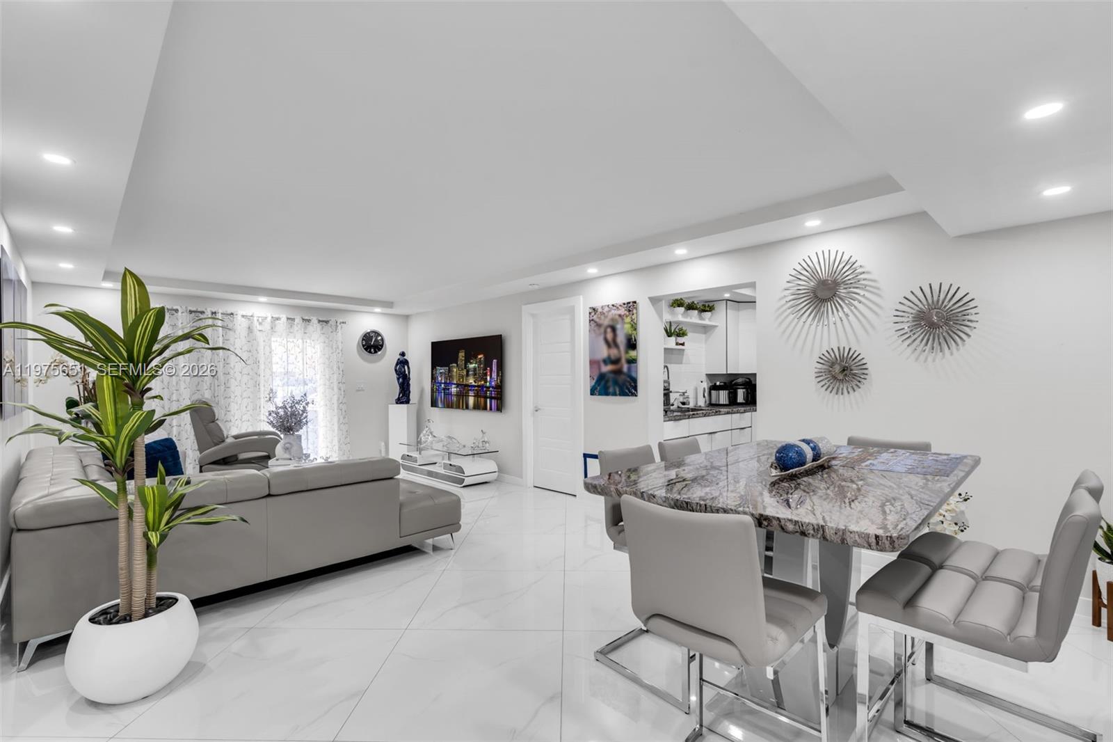 VENETIAN GARDENS AT COUNT - Residential