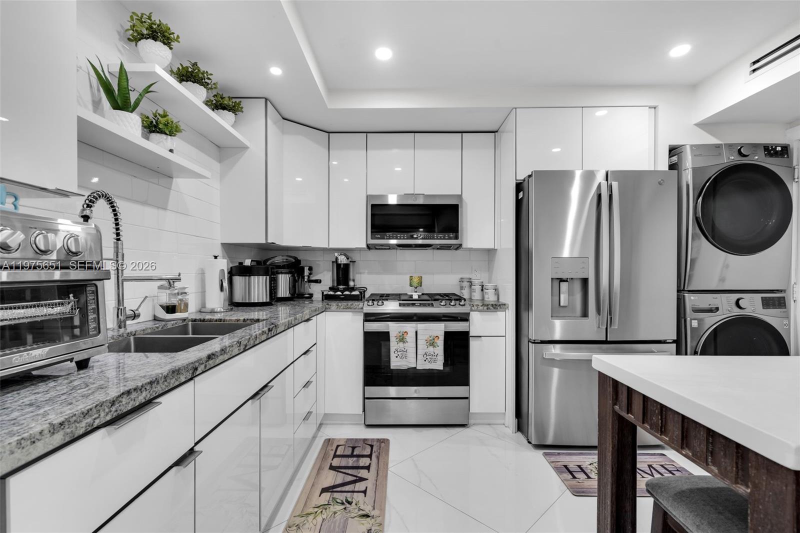 VENETIAN GARDENS AT COUNT - Residential