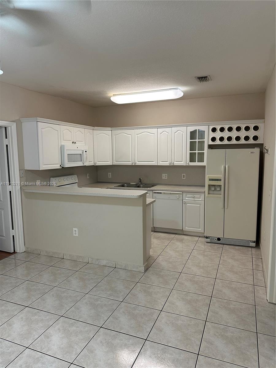 LILANDIA ESTATES CONDO - Residential Lease