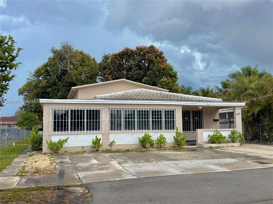Spacious duplex property. Features 2 bedrooms, 1 bathroom, patio, and laundry area, 2 parking space