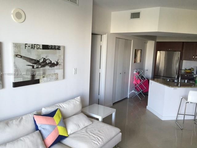 TURNBERRY VLG NO TOWER CO - Residential