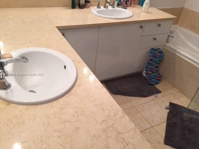 TURNBERRY VLG NO TOWER CO - Residential