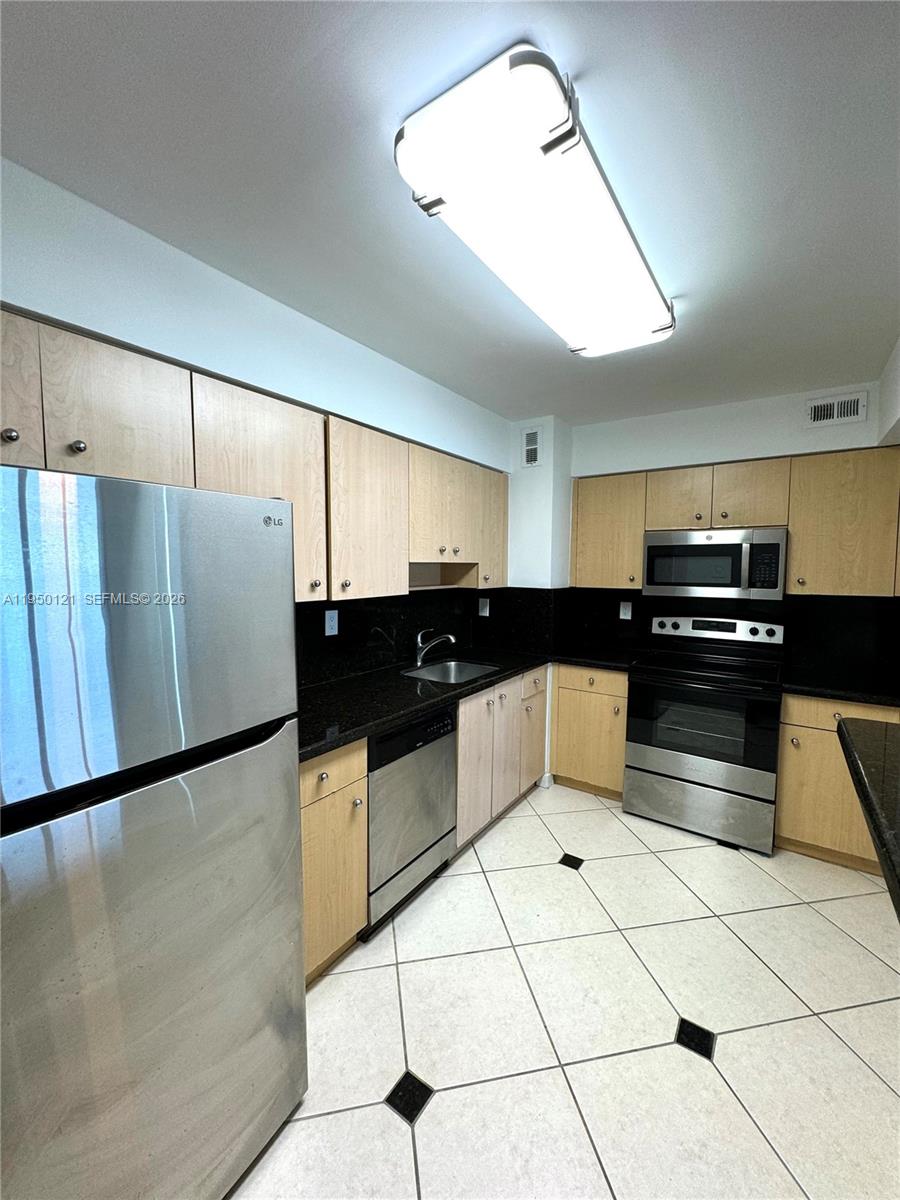 CARLISLE ON THE OCEAN CON - Residential