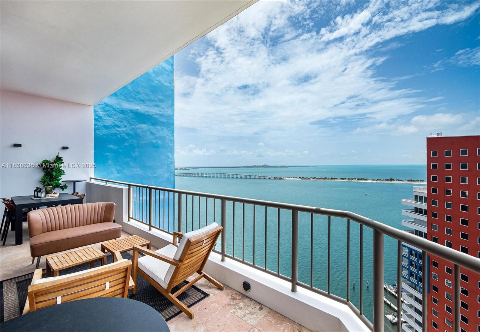 Experience luxurious penthouse living at Villa Regina on Brickell Avenue, one of the most desirable residences in
the area. Enjoy stunning bay views from the spacious wrap-around balcony. Resort-style amenities include a
bayfront pool deck with marina access and a state-of-the-art gym. This 2-bedroom plus den offers the perfect
blend of elegance and convenience. Live the epitome of luxury at Villa Regina where coastal serenity meets urban
vibrancy.