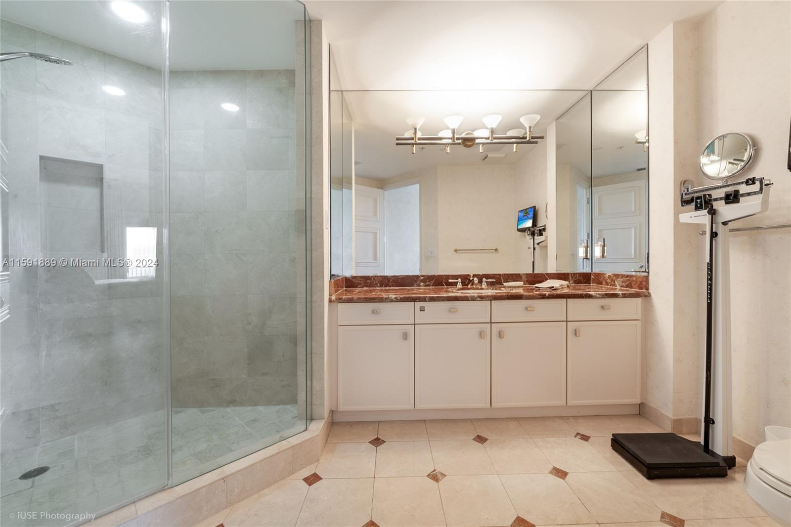 DEERING BAY CONDO II - Residential