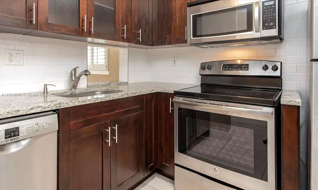 Photo of 633 NE 2nd Ave #18, Fort Lauderdale, FL 33304 (MLS # A11914846)