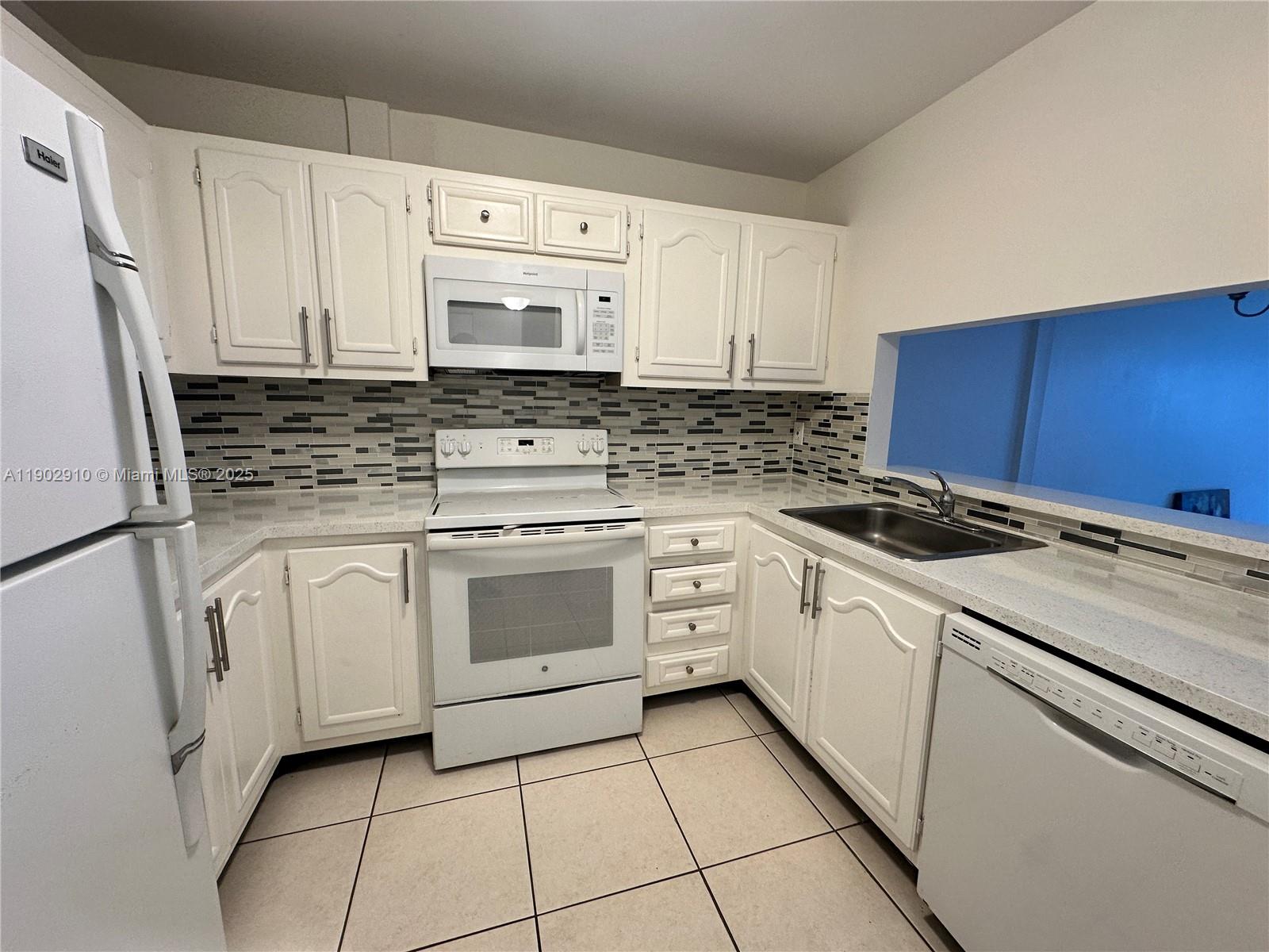 MOVE IN WITH FIRST MONTH AND SECURITY DEPOSIT ONLY! GREAT SIZE 1/1 IN NORTH MIAMI, CENTRALLY LOCATED, NEAR SHOPPING AND DINING. ALL TILES, REMODELED KITCHEN AND BATHS, LOTS OF CLOSET SPACE, GATED PARKING, FAST APPROVAL, CALL TODAY!