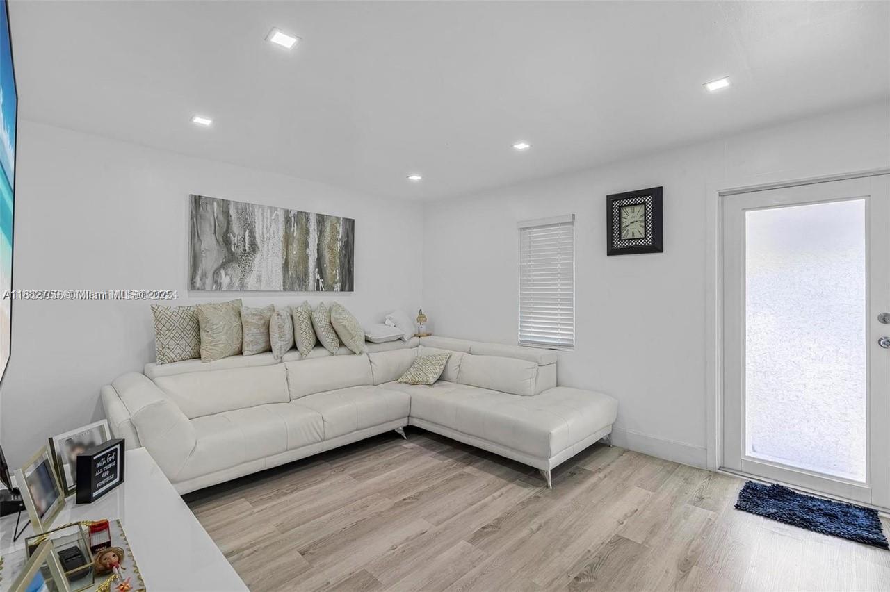 INGLESIDE PARK REV - Residential