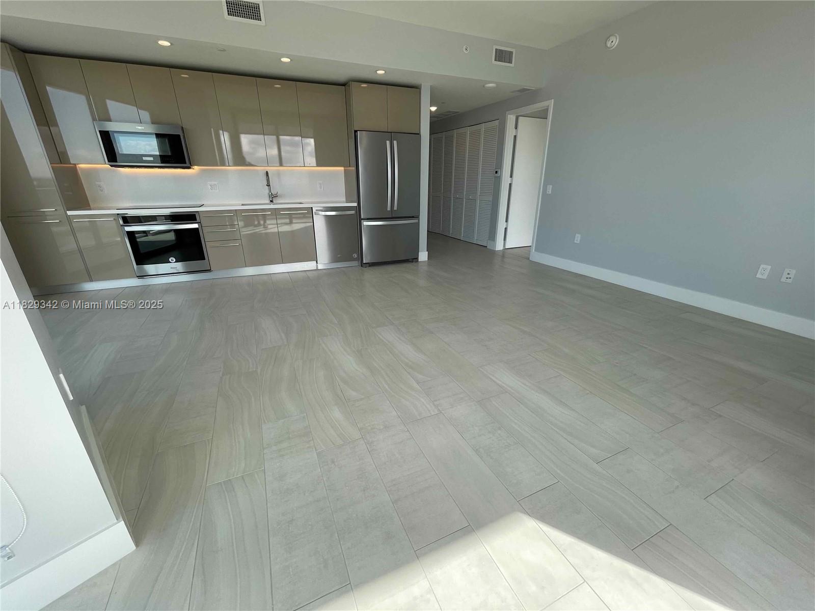 2000 Metropica Way 804