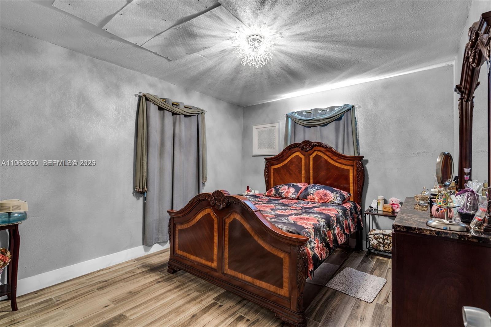 ELSON MANORS - Residential