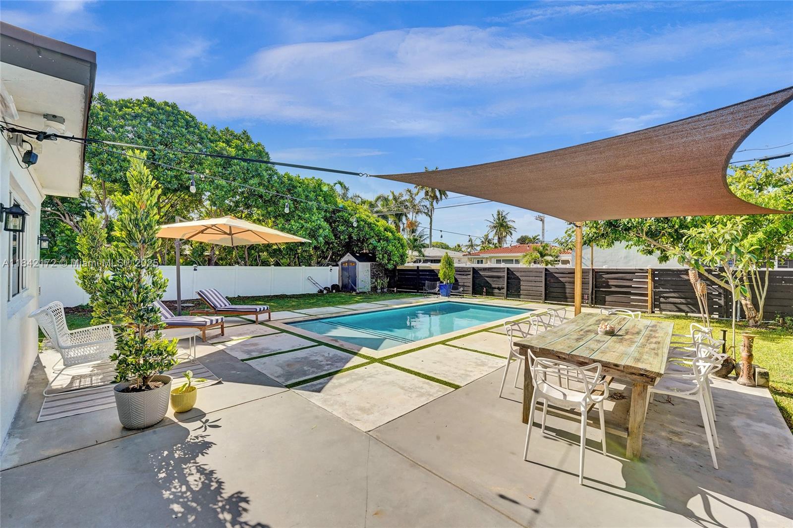 HOLLYWOOD COUNTRY CLUB DI - Residential