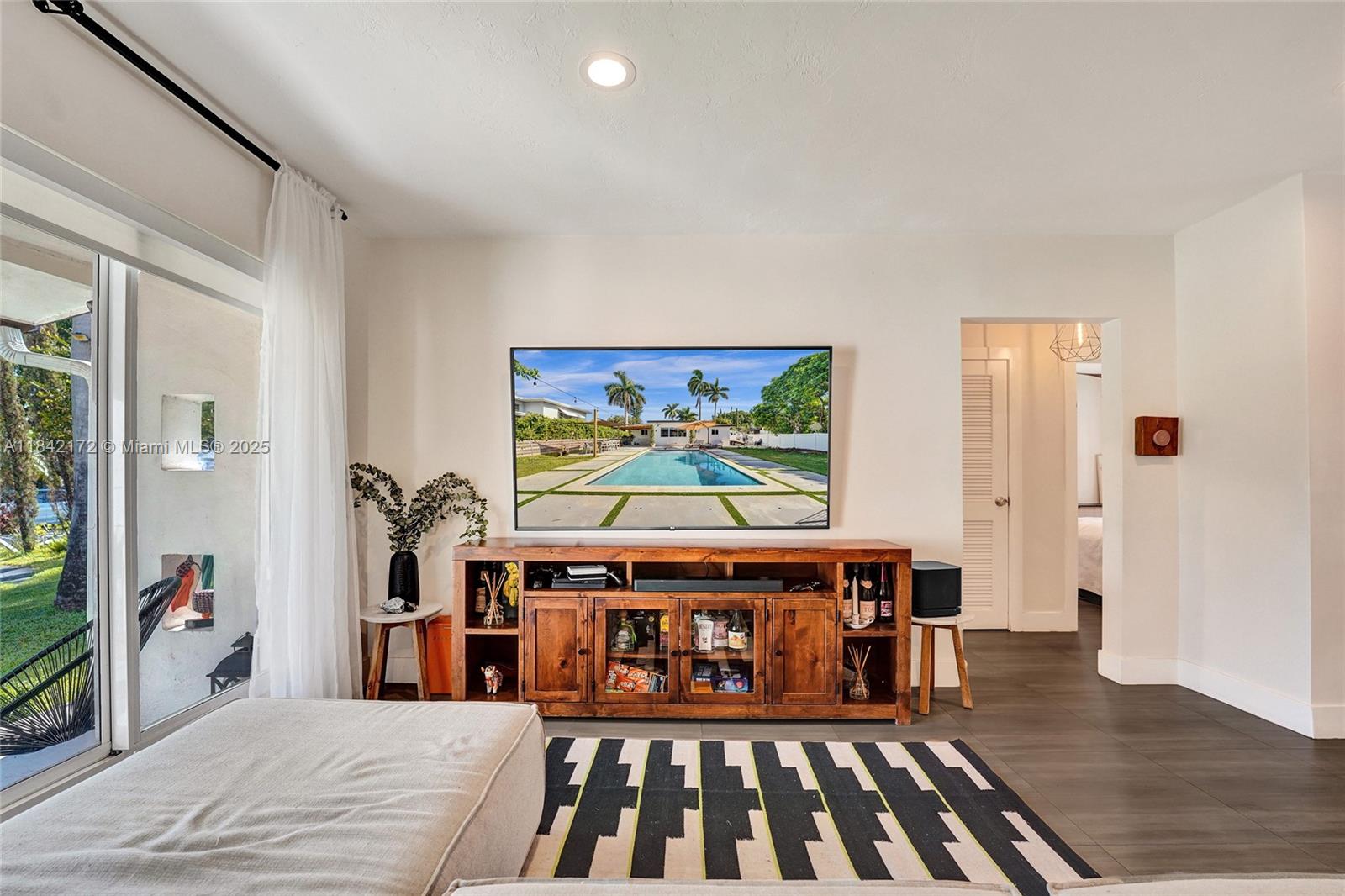 HOLLYWOOD COUNTRY CLUB DI - Residential