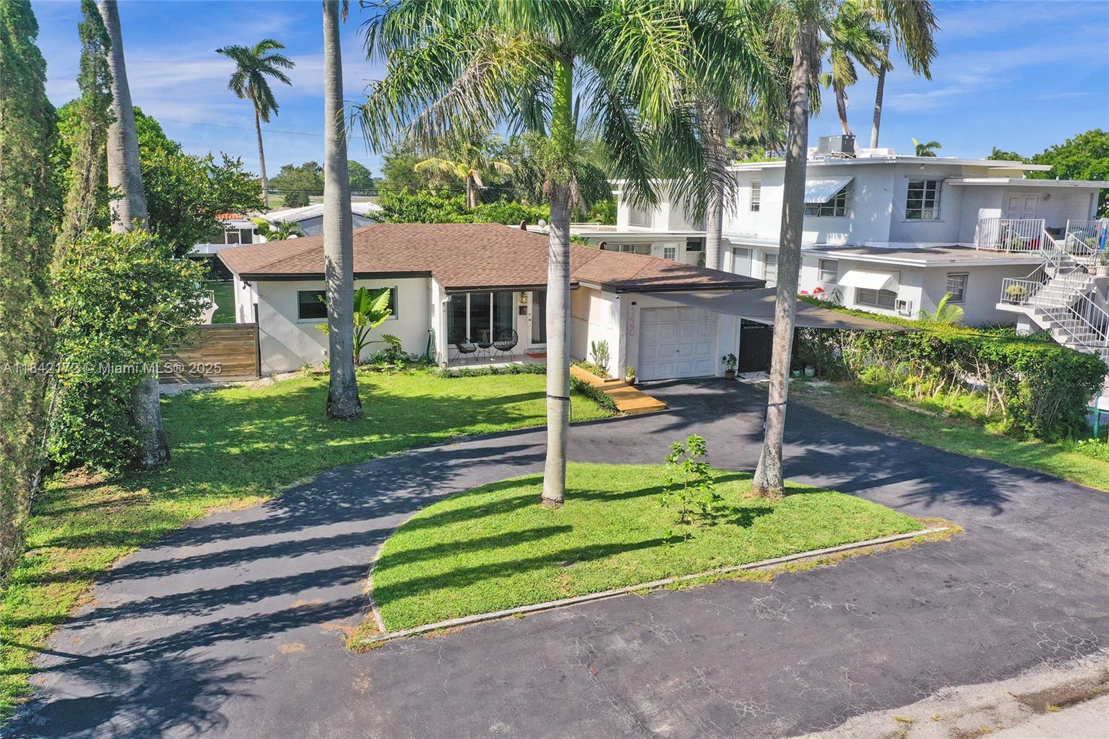 HOLLYWOOD COUNTRY CLUB DI - Residential