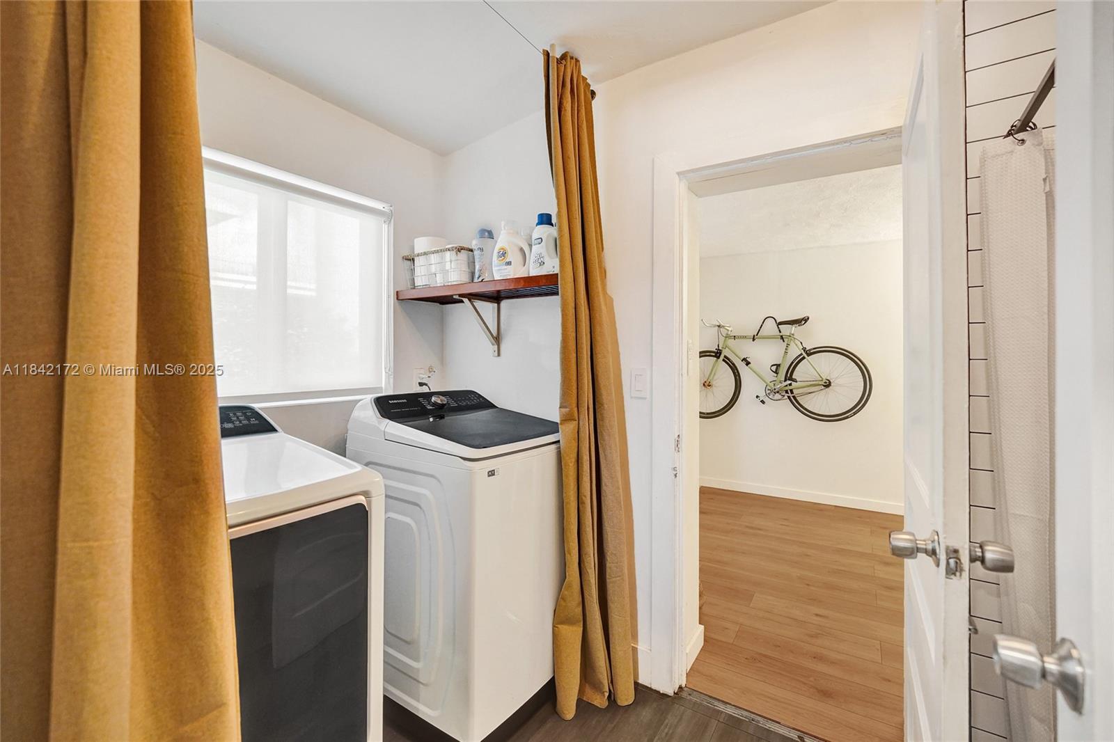 HOLLYWOOD COUNTRY CLUB DI - Residential