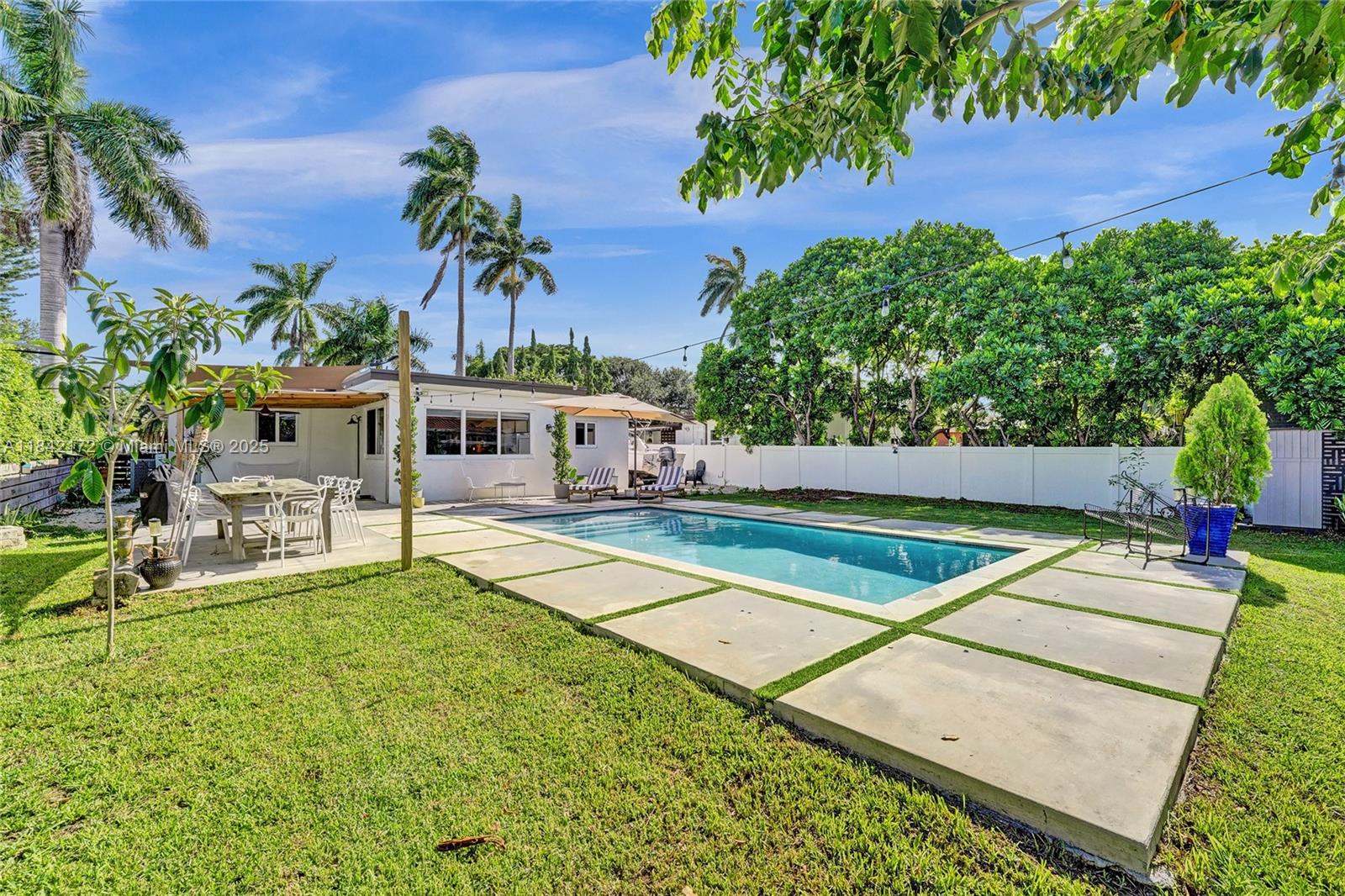 HOLLYWOOD COUNTRY CLUB DI - Residential