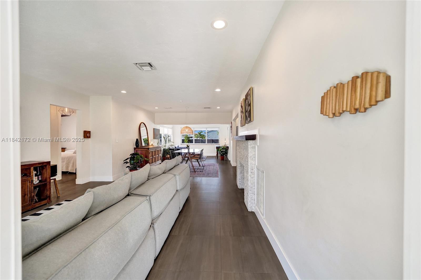 HOLLYWOOD COUNTRY CLUB DI - Residential