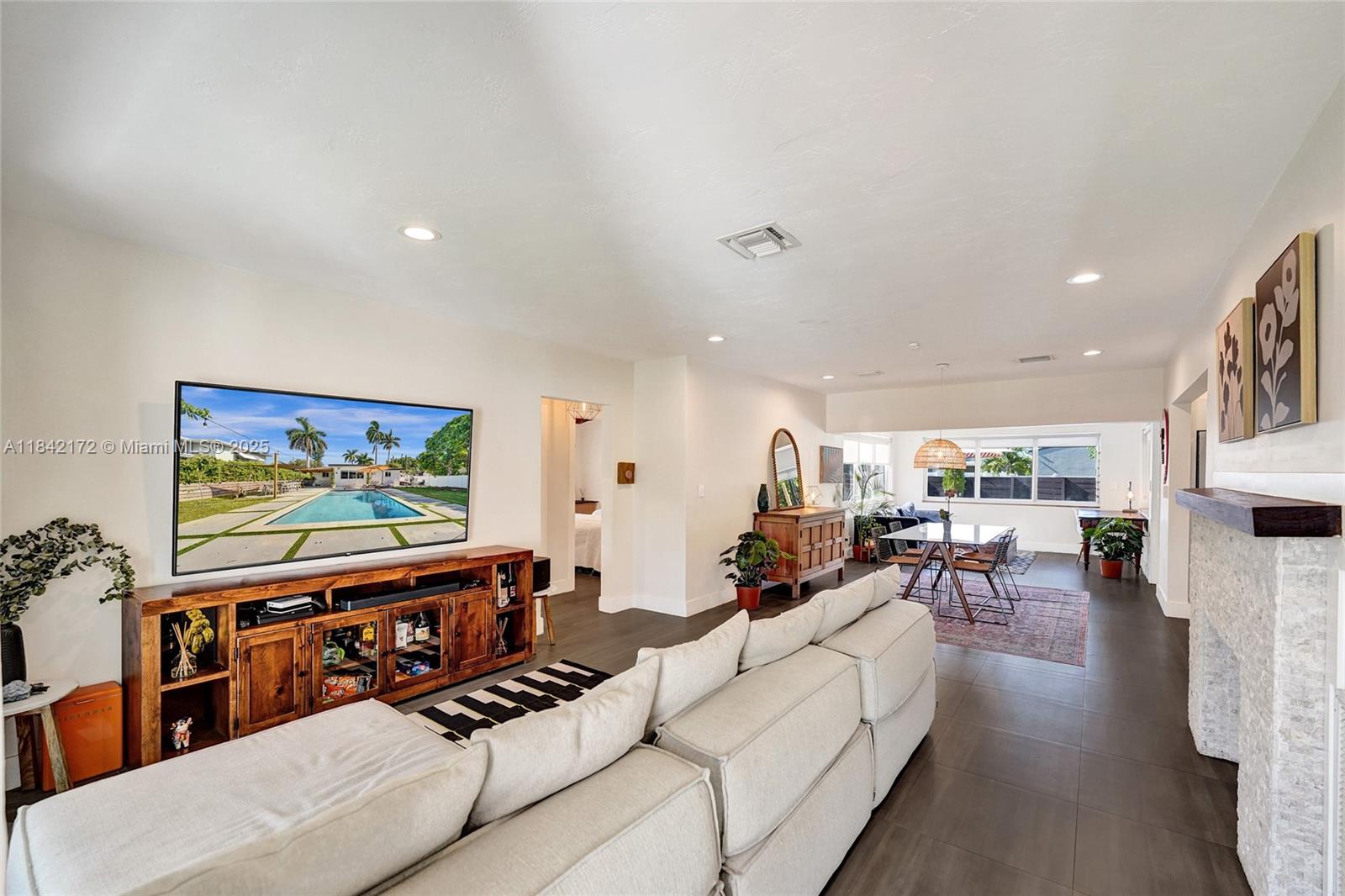 HOLLYWOOD COUNTRY CLUB DI - Residential