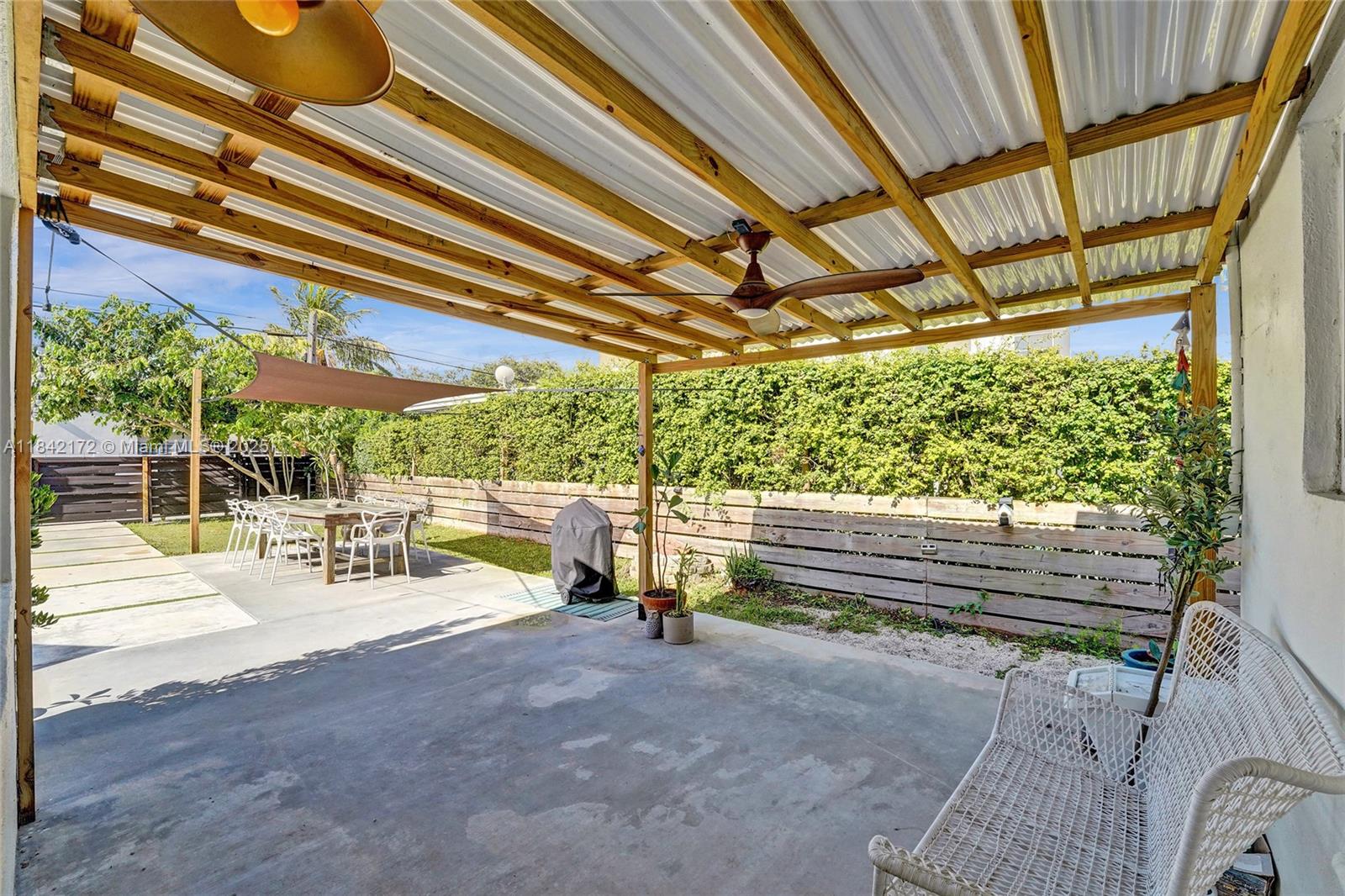 HOLLYWOOD COUNTRY CLUB DI - Residential