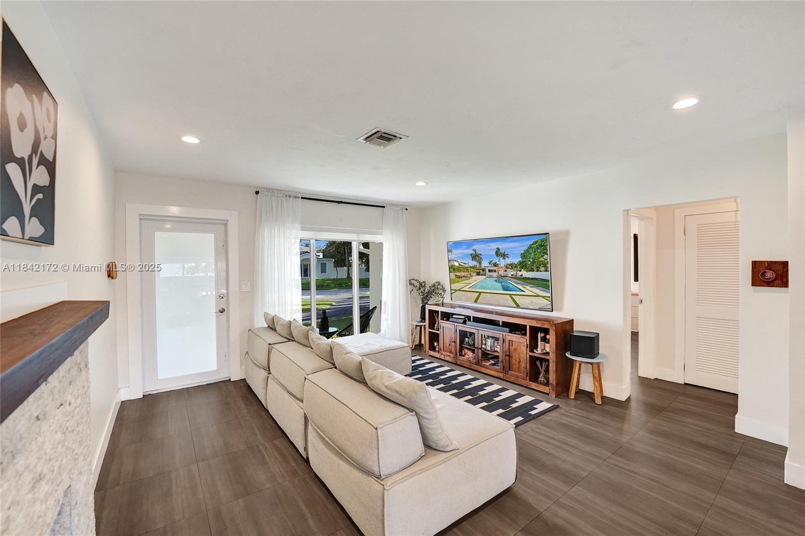 HOLLYWOOD COUNTRY CLUB DI - Residential