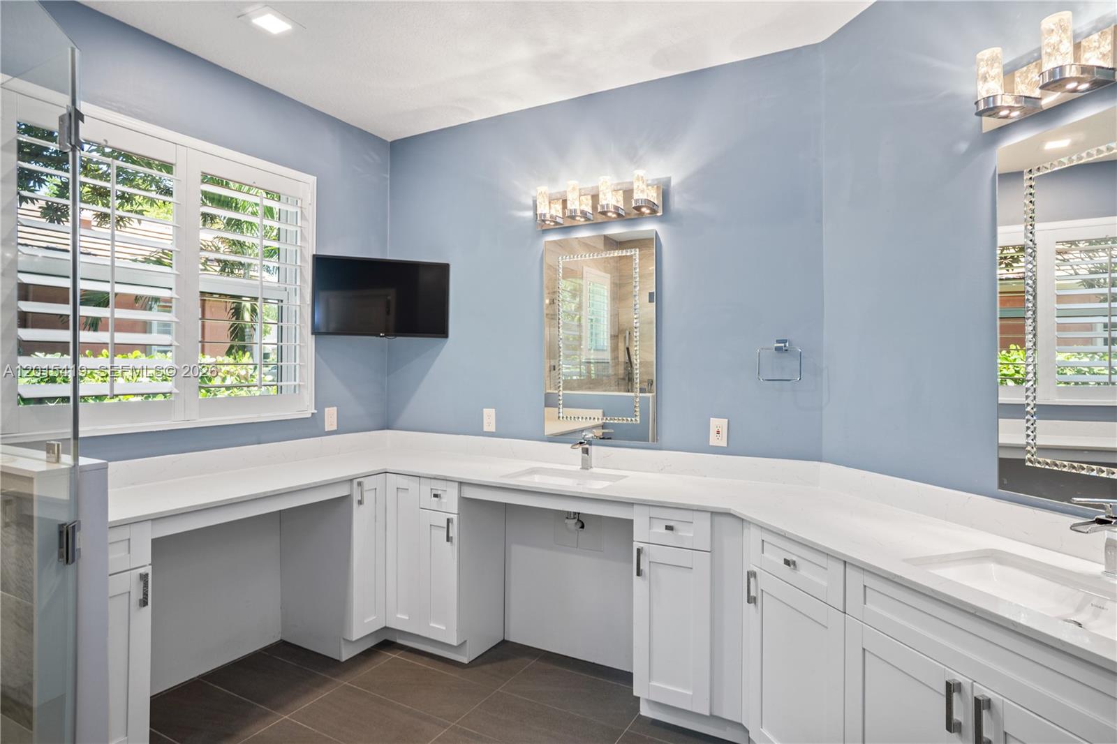 ROLLING HILLS GOLF & TENN - Residential