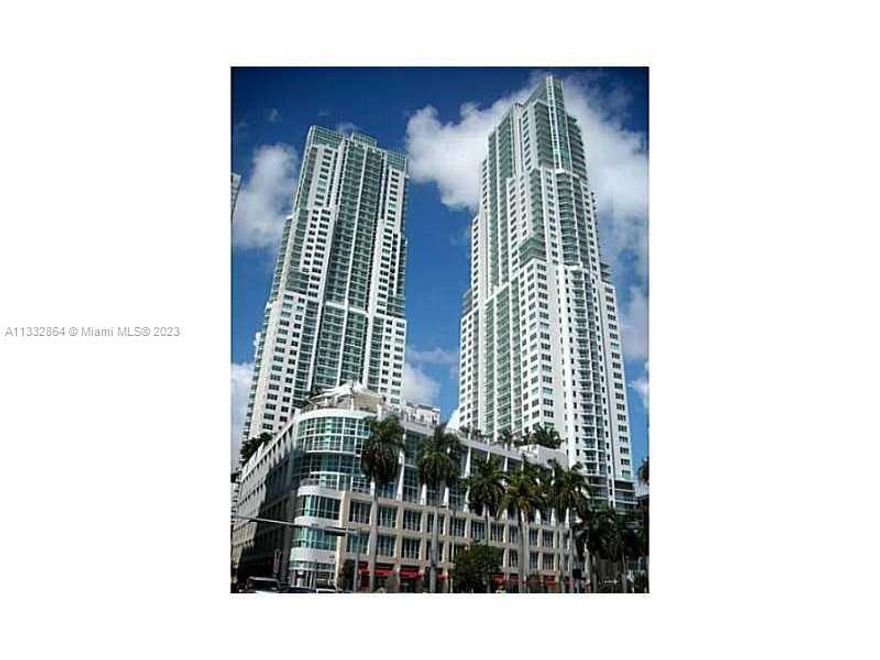AMAZING STUDIO AT VIZCAYNE!! HIGH CEILINGS, TOP OF THE LINE APPLIANCES, WASHER AND DRYER INSIDE THE UNIT. ASSIGNED PARKING SPACE AND STORAGE CAGE INCLUDED!! 24/7 VALET AND SECURITY, GREAT LOCATION IN THE HEART OF DOWNTOWN MIAMI, ACROSS OF BAYFRONT PARK. HUGE 100,000 SQFT AMENITY DECK ON THE 8TH FLOOR WITH 3 POOLS, GRILL AREA, FITNESS CENTER, YOGA, FULL SERVICE SPA, BUSINESS CENTER, AND MORE!!