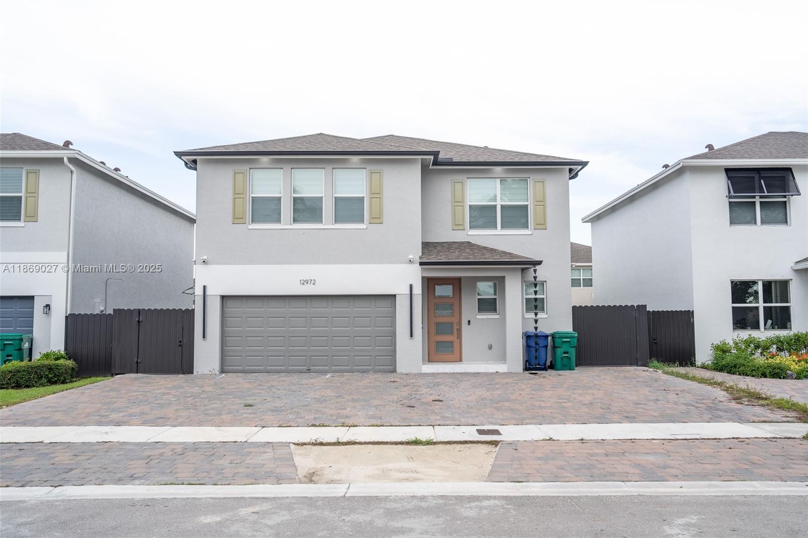 Brand-new 2023 rental property with modern finishes and multiple upgrades! This home offers 4 bedrooms, 2.5 bathrooms.
Monthly rent includes electricity + high-speed internet, water and sewer. No extra utility bills to worry about!
No HOA – enjoy more freedom and fewer restrictions.
Whole-house water filtration system, delivering high-quality water throughout the home.
High-speed AT&T internet with two extenders, ensuring superior coverage across the entire property.
Spacious upstairs loft, perfect as a playroom, family room, TV area.
Driveway for +4 cars.
New, smart appliances with the latest technology.
Custom-made remodeled closets.
Pre-installed TV mounts throughout the home.
Comfortable backyard, ideal for gatherings and family enjoyment.
Pet allowed under 5 pounds.