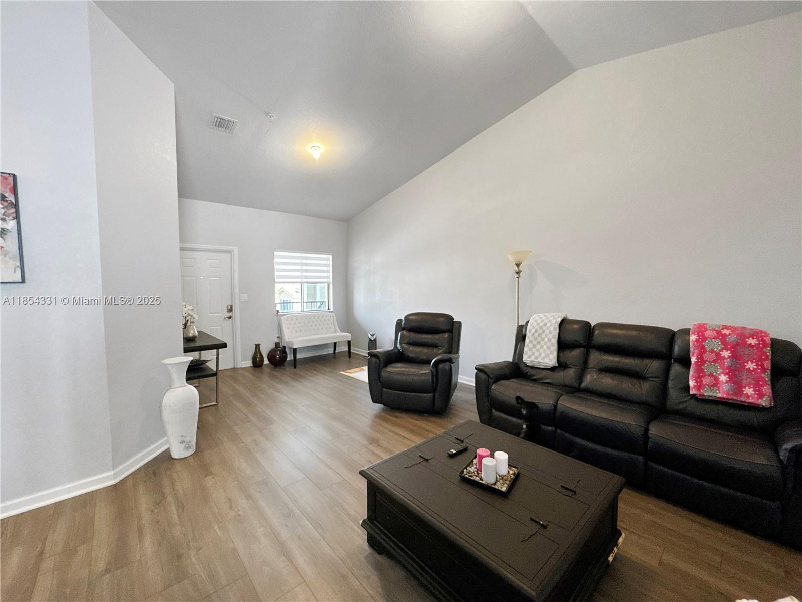 THE COURTS AT BAYSHORE II - Residential