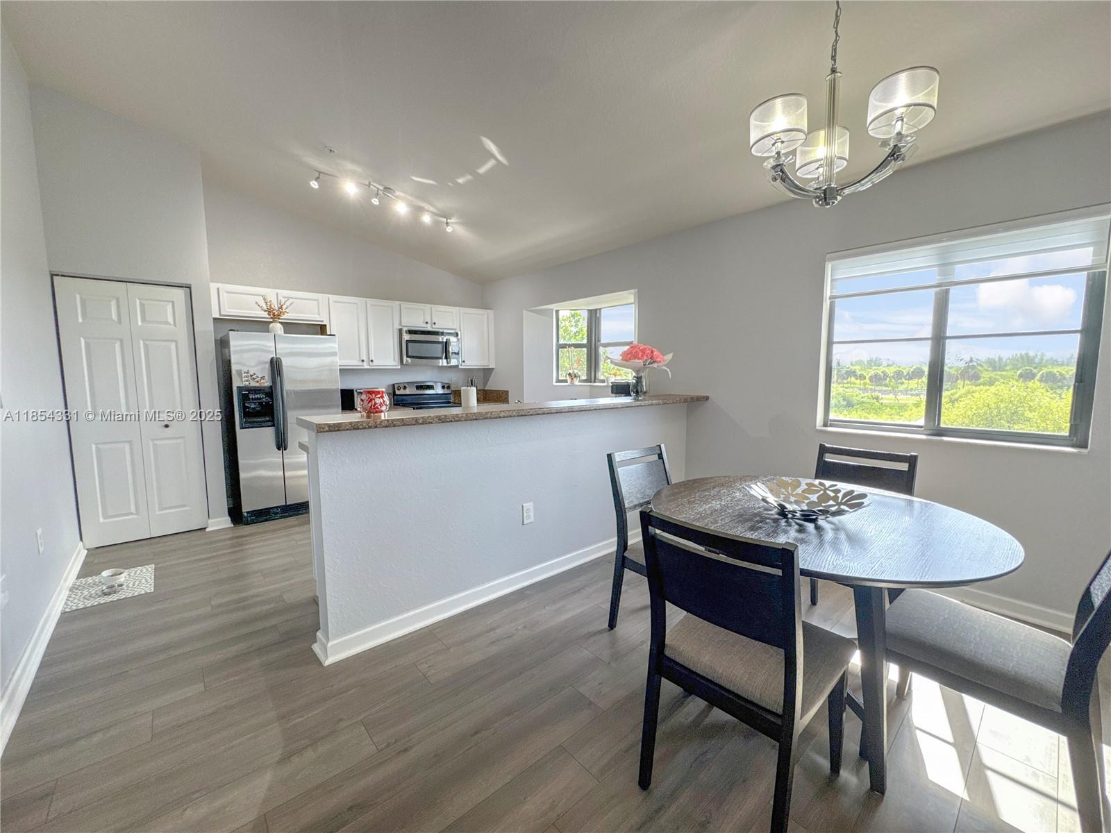 THE COURTS AT BAYSHORE II - Residential