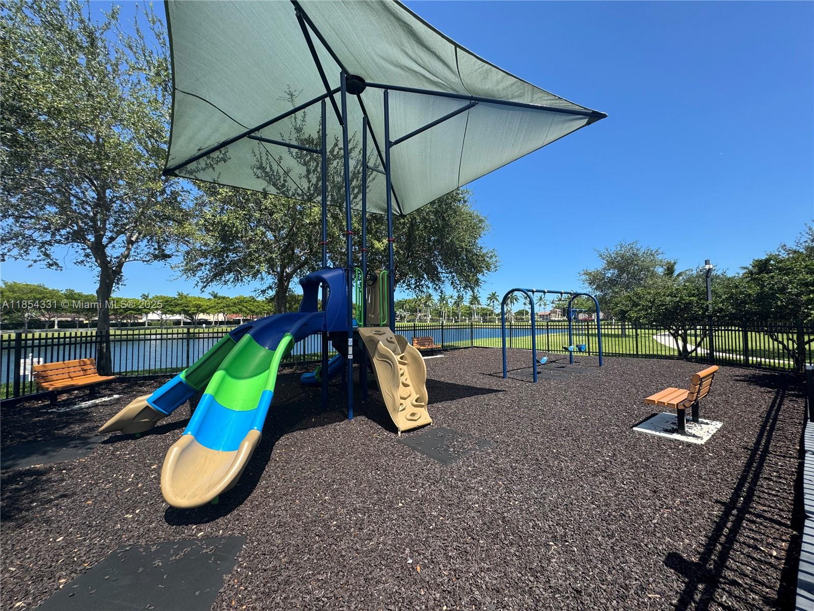 THE COURTS AT BAYSHORE II - Residential