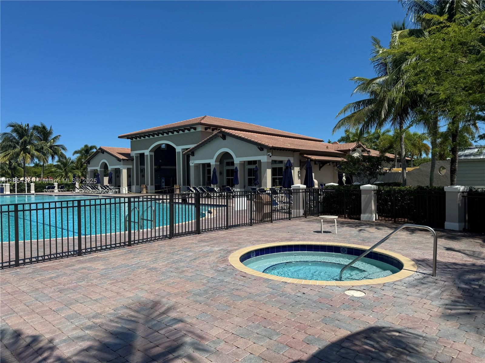 THE COURTS AT BAYSHORE II - Residential