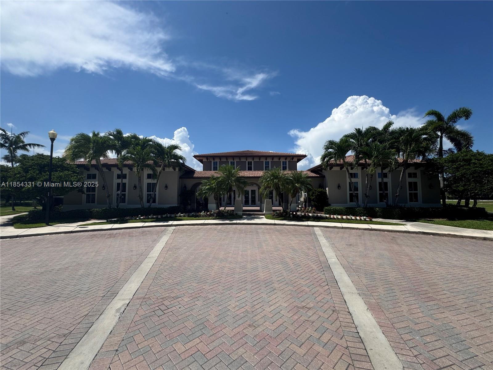 THE COURTS AT BAYSHORE II - Residential