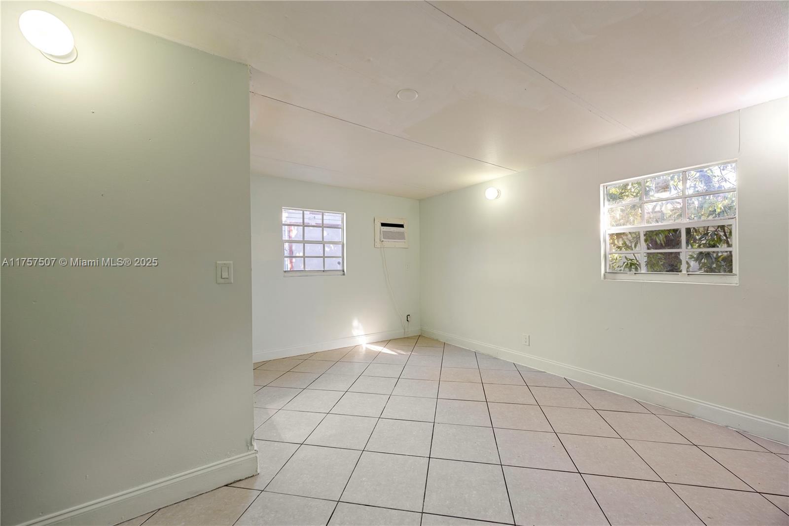 WESTGATE LAKE MANORS - Residential