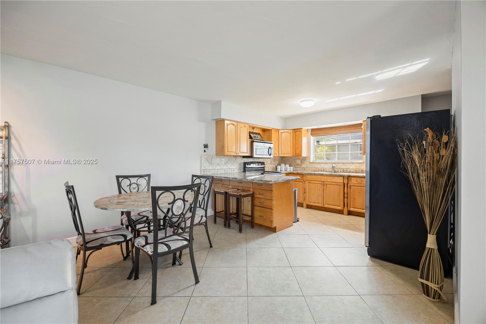WESTGATE LAKE MANORS - Residential