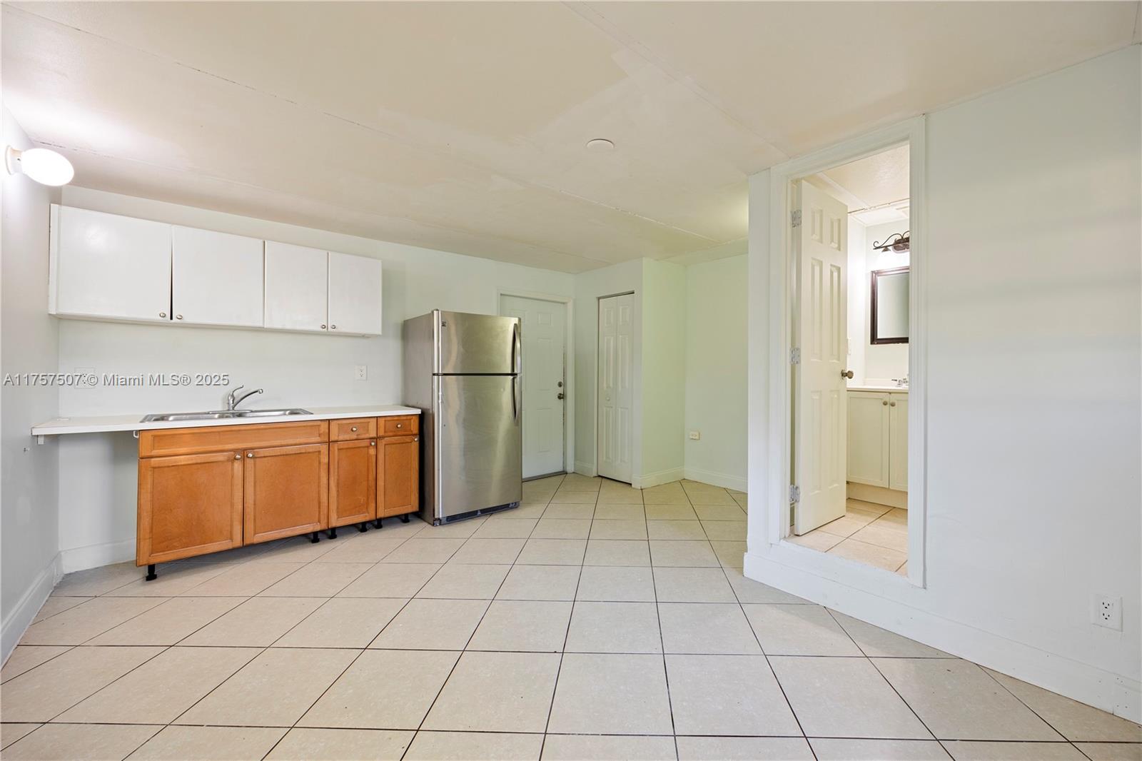 WESTGATE LAKE MANORS - Residential