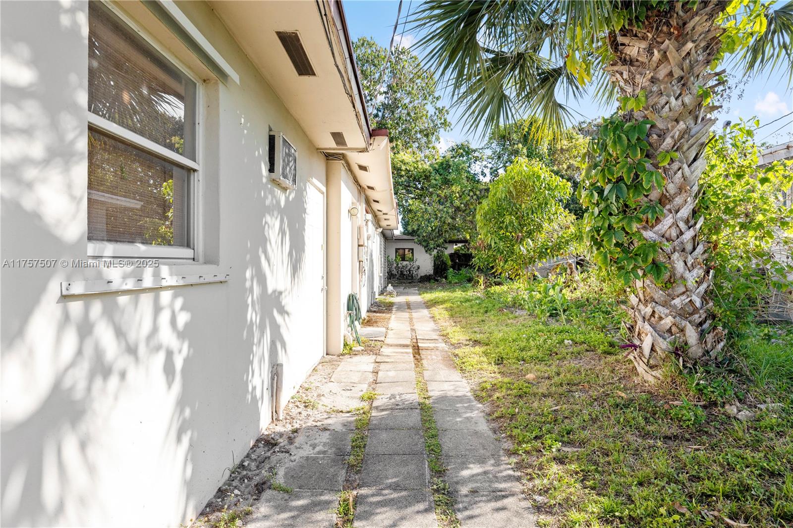 WESTGATE LAKE MANORS - Residential