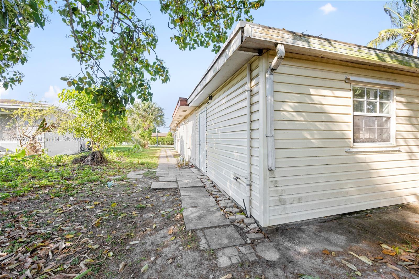 WESTGATE LAKE MANORS - Residential