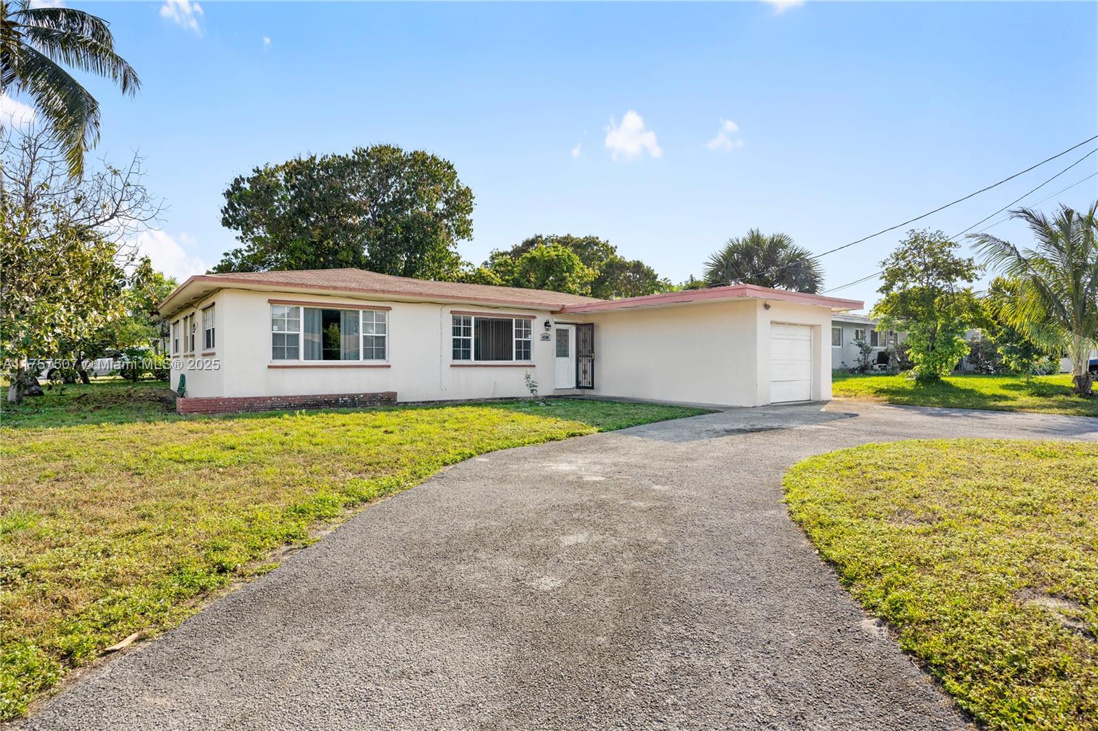 WESTGATE LAKE MANORS - Residential