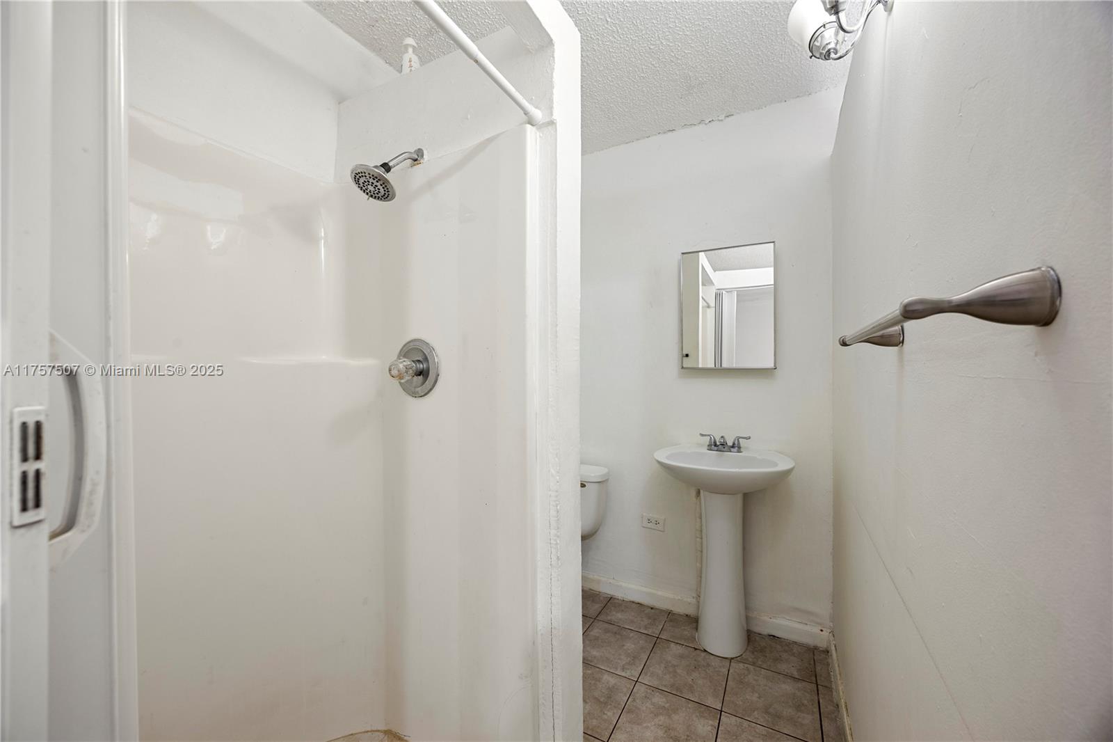 WESTGATE LAKE MANORS - Residential