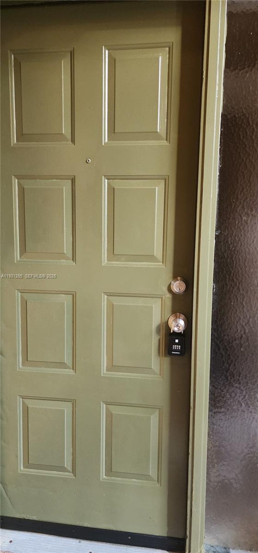 Beautiful 3BR/2BA Apartment for Rent in Prime Coconut Creek Location!
Experience comfort and convenience in this spacious first-floor apartment located in one of the most desirable areas of Coconut Creek. Enjoy easy access to major highways, top-rated schools, restaurants, and shopping malls. The apartment features a cozy private terrace with direct access to a garden area—perfect for relaxing or entertaining.
Rental requirements: $ 4000 security deposit and first month, last three bank statements, local police clearance letter, minimum 680 credit score, recent pay stubs, and proof of income are required. Fo appointment text the listing agent 7863958877