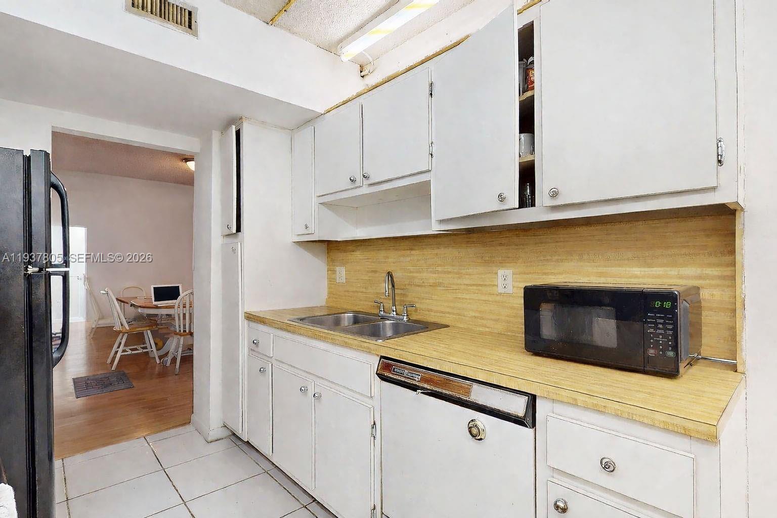 HILLCREST EAST NO 27 COND - Residential