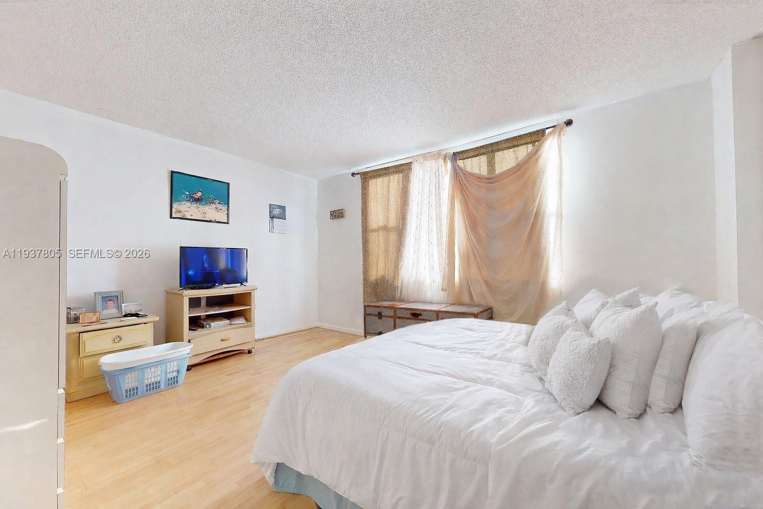 HILLCREST EAST NO 27 COND - Residential