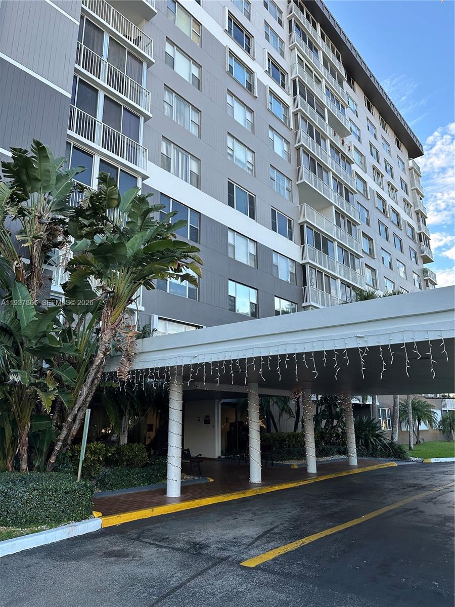 HILLCREST EAST NO 27 COND - Residential