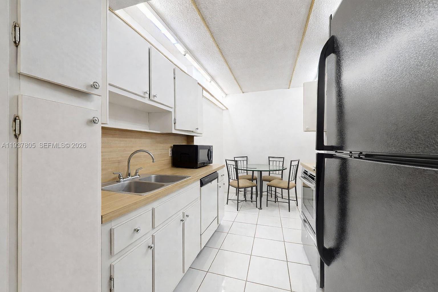 HILLCREST EAST NO 27 COND - Residential