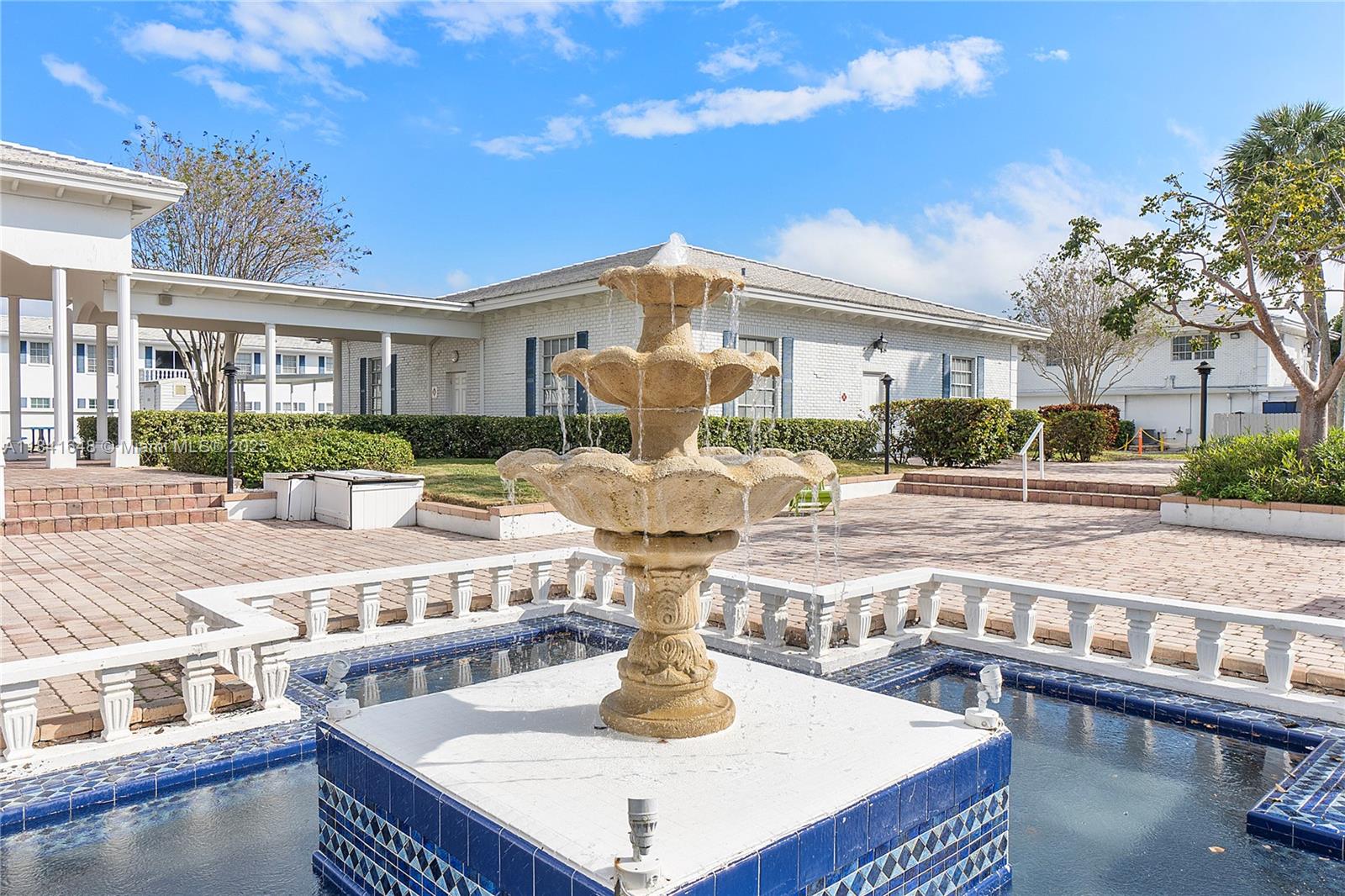 IMPERIAL POINT COLONNADES - Residential